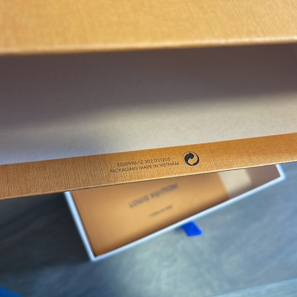 Authentic Louis Vuitton Sunglasses Box, Small Shopping Bag & Ribbon - Picture 3 of 8